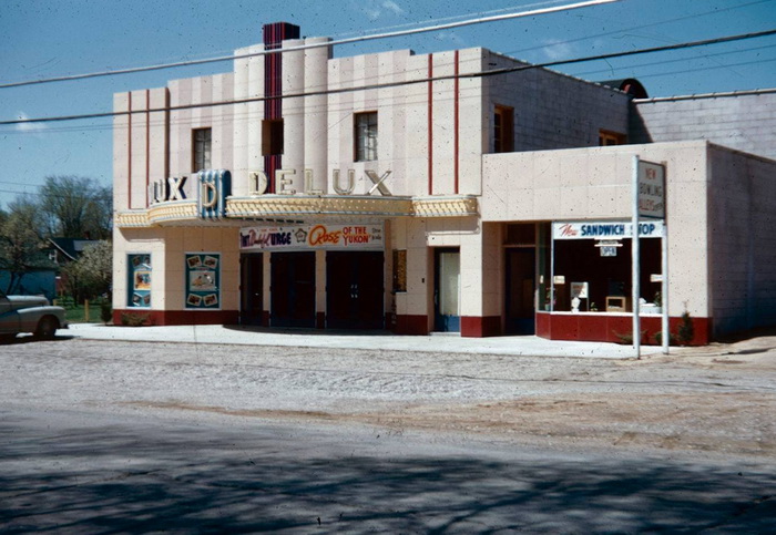 Delux Theatre - Vintage Shot Courtesy Al Johnson (newer photo)